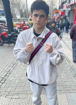 Мухаммад из Хасавюрта 19 лет