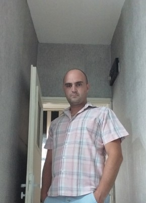 Владо Русев, 35, Република България, Дългопол