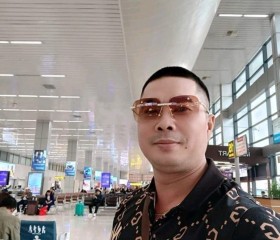 Tien viet, 40, Can Tho