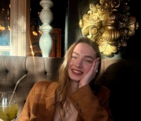 Anna, 22, London