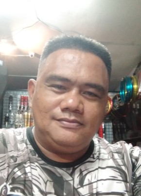 Ephraim Garcia, 44, Pilipinas, Pasig City