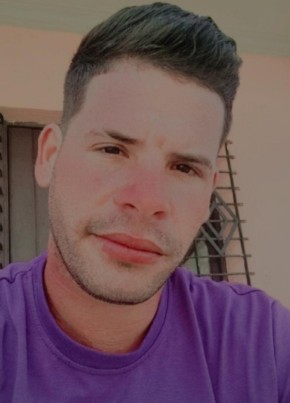 Adrian Castillo, 29, República de Cuba, Centro Habana