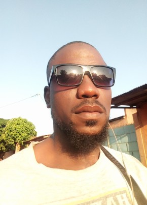 Sawadogo, 33, Burkina Faso, Ouagadougou