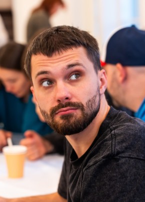 Илья из Новомихайловския 28 лет