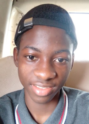 Lúcio Nunes, 20, República de Angola, Loanda