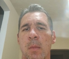 Werling, 42, Rio de Janeiro