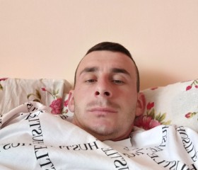 Alexandru , 35, Avrig