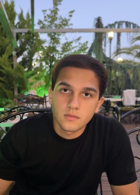 Эдриан из Сочи 18 лет