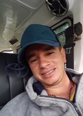 Victor Pineda, 27, República de Colombia, Medellín