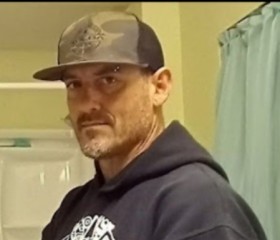 Levis, 36, Salem (State of Oregon)