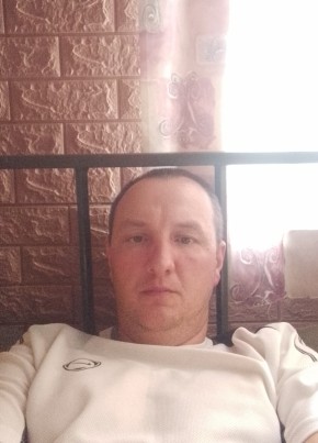 Роман, 41, Россия, Свободный