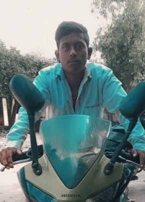 Firoj Tadvi, 19, India, Pune