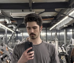 Maksim, 27, Saint Petersburg