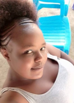 Emma, 30, Kenya, Nairobi