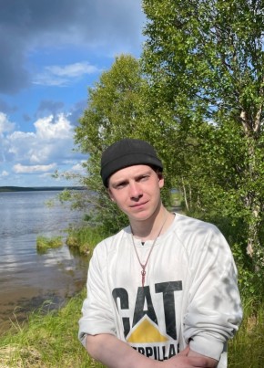 Михаил из Мончегорска 22 года