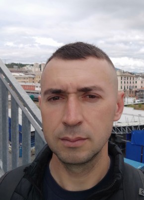 Denis, 44, Repubblica Italiana, Genova