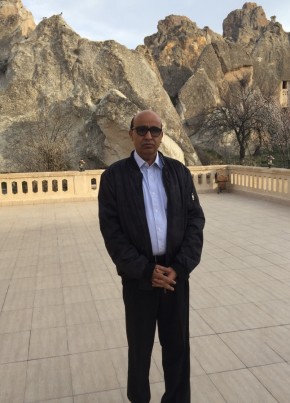 Arjan Maheshwari, 61, پاکستان, میر پور خاص