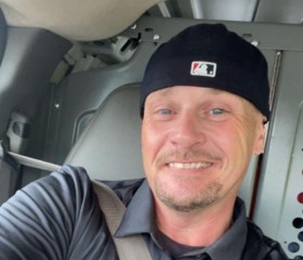 Charles, 45, Charlotte