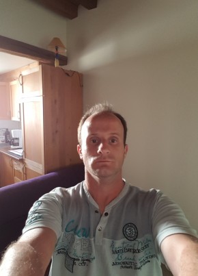 Romain, 42, République Française, Sens