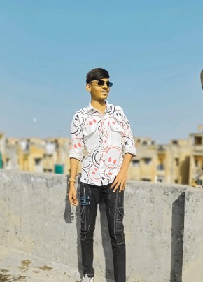 Keshav, 18, India, Pratāpgarh