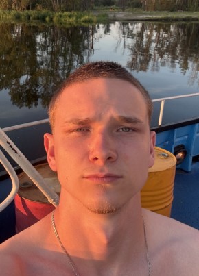 Леонид из Саратова 19 лет