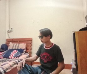 Wut, 25, Damnoen Saduak