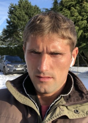 Ruslan Adamov, 36, République Française, Poissy