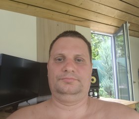 Seryezha Mironov, 38, Moscow