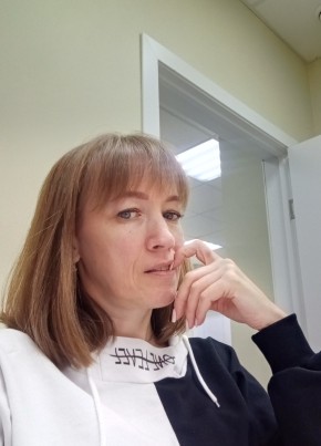 Ирина из Саратова 46 лет