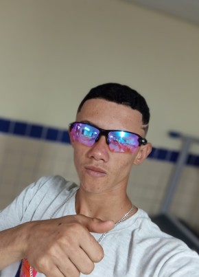 Vinícius, 19, Brazil, Gloria do Goita