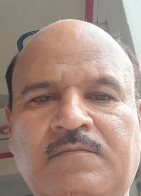 Bhuvanesh Kumar, 45, India, Rāipur (Uttarakhand)