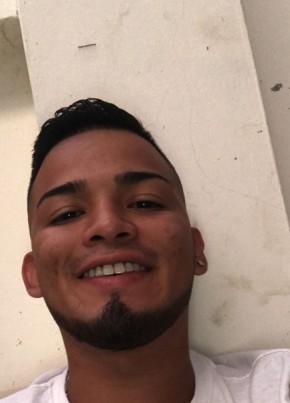 Adrián , 28, República del Ecuador, Manta
