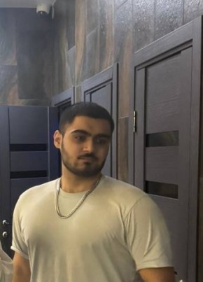 Амир из Москвы 23 года