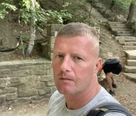 Dim, 39, Ban Chalong