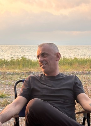 Mert из İstanbul 45 лет