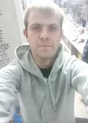 Илья, 31, Россия, Тихвин