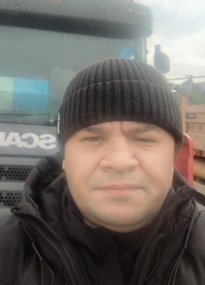 Максим из Удачныя 44 года
