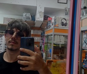 Ömer, 21, Istanbul