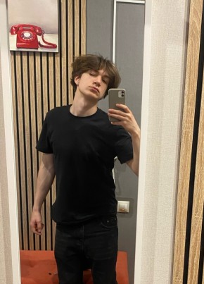 антон из Смоленска 18 лет