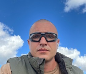 Aleksandr, 35, Bikin