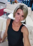 Lena, 39, Moscow