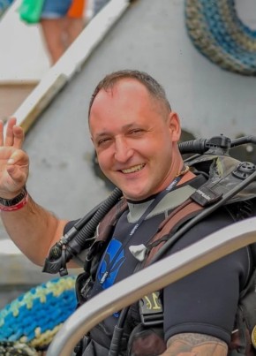 Vladimir 42 года
