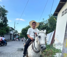 Felipe, 18, Bogota