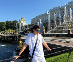 Artem, 18, Guangzhou