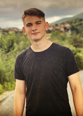 Arion Ferizi, 22, Republika e Kosovës, Viti