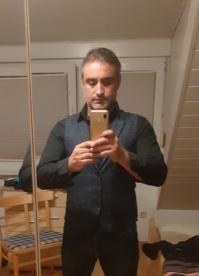 Salvatore, 44, Repubblica Italiana, Leverano