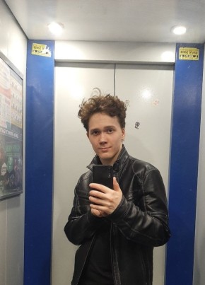 Максим из Волгограда 18 лет