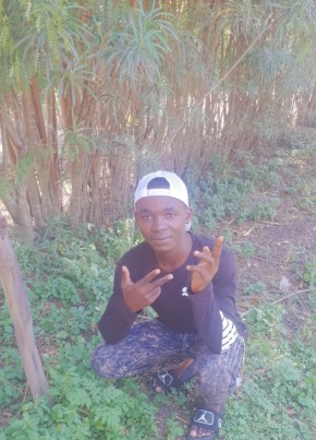 Samson Mac, 24, Kenya, Kisumu