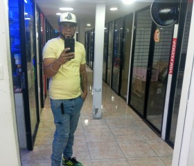 Richardson, 39, Caracas