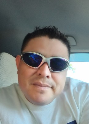 Roberto, 43, United States of America, Central Islip